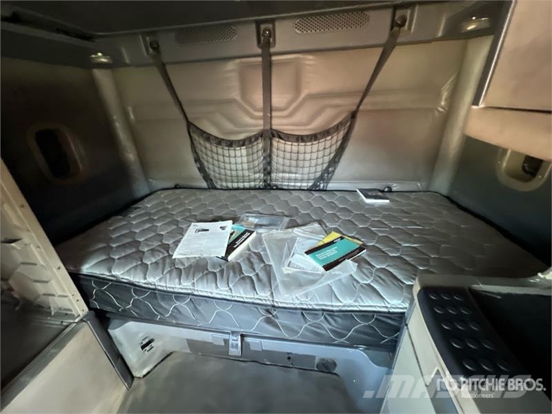Freightliner Cascadia 125 6x4 T/A Sleeper Truck Tractor Sattelzugmaschinen