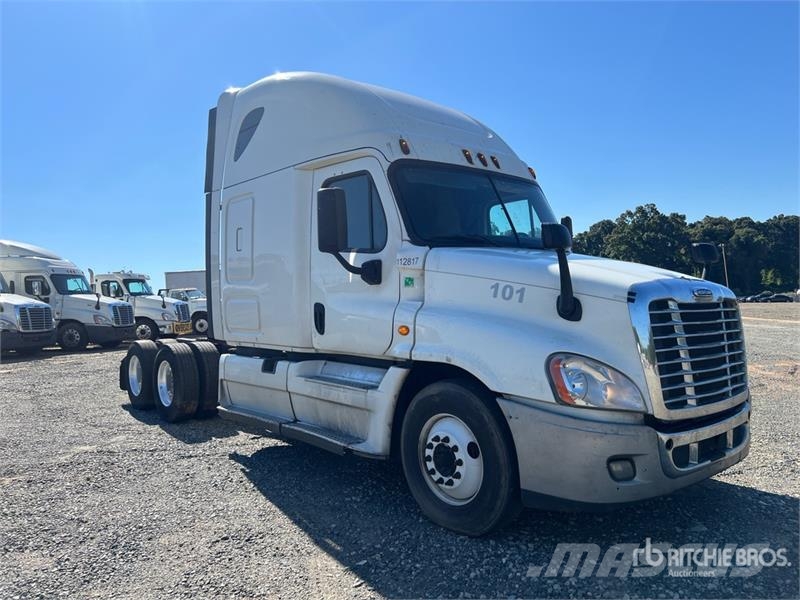 Freightliner Cascadia 6x4 T/A Sleeper Truck Tractor Vlačilci