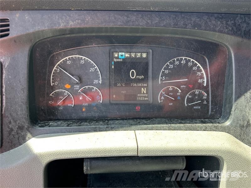 Freightliner Cascadia 126 6x4 T/A Sleeper Truck Tractor Vilcēji