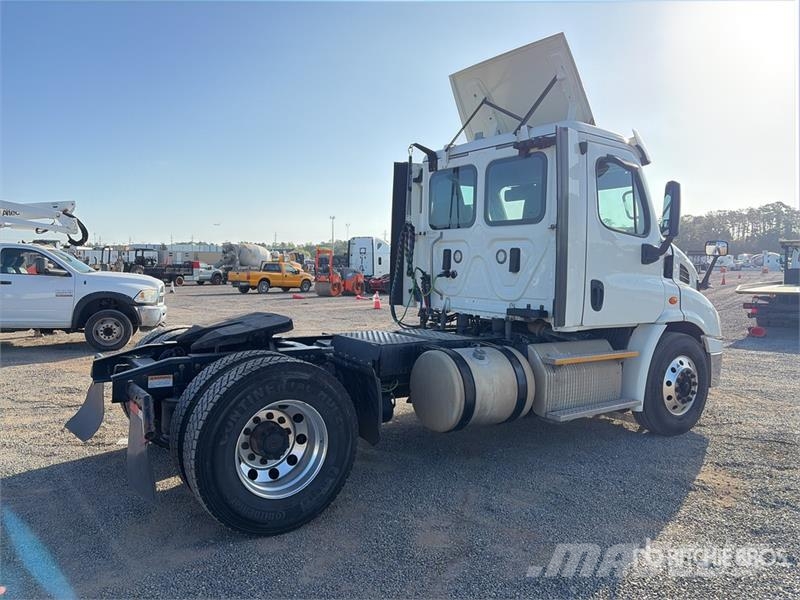 Freightliner Cascadia 113 Vetopöytäautot