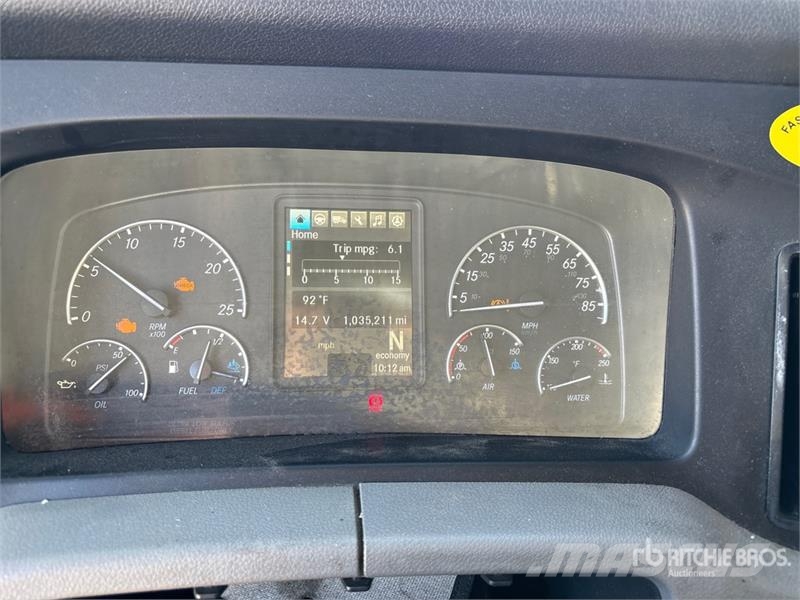 Freightliner Cascadia 126 6x4 T/A Sleeper Truck Tractor Sattelzugmaschinen