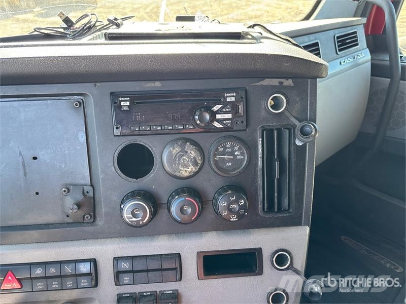 Freightliner Cascadia 126 6x4 T/A Sleeper Truck Tractor Sattelzugmaschinen