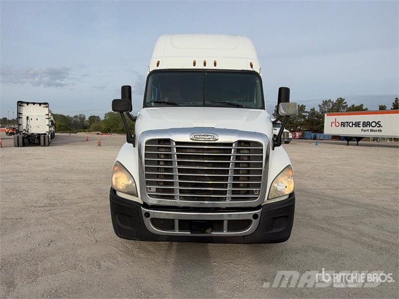 Freightliner Cascadia 125 6x4 T/A Sleeper Truck Tractor Sattelzugmaschinen