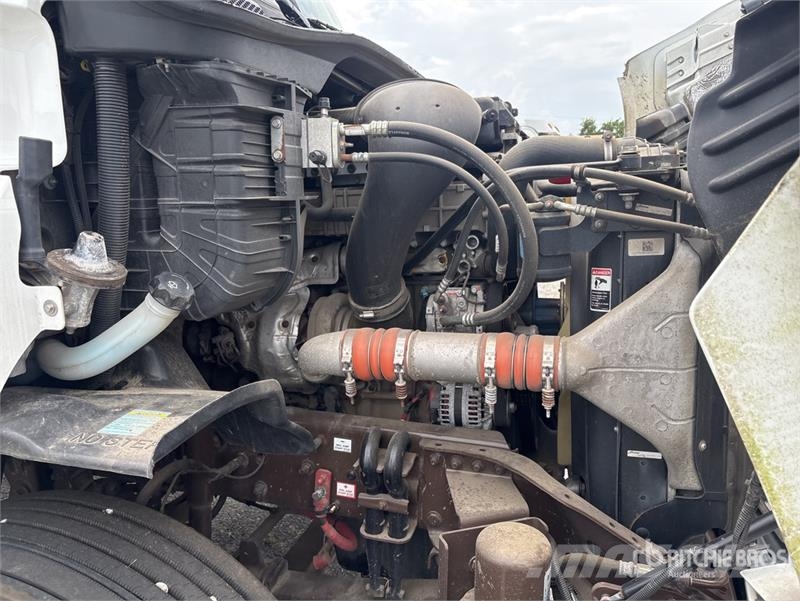 Freightliner Cascadia 113 Camiones portavehículos