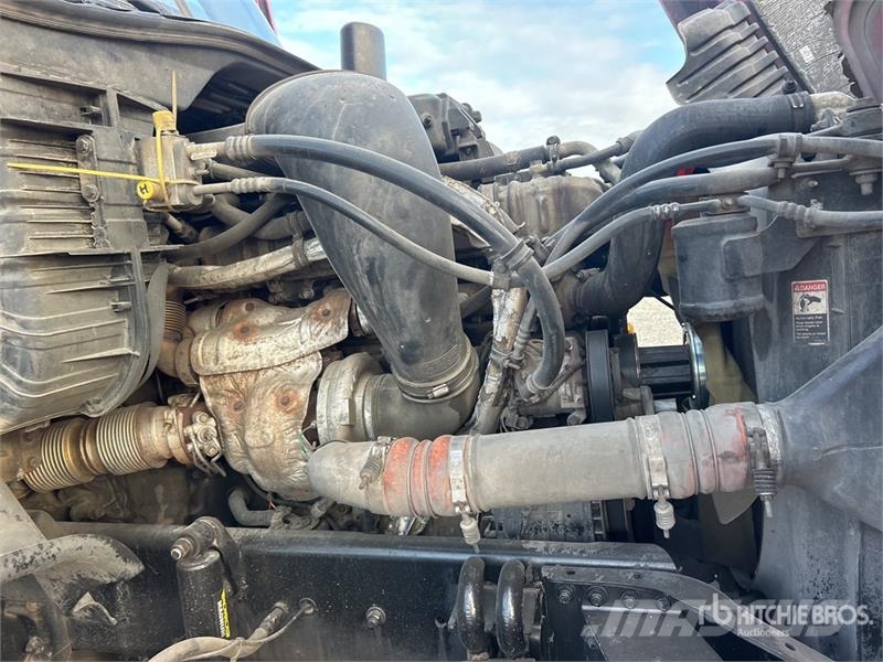 Freightliner Cascadia 125 6x4 T/A Sleeper Truck Tractor Vilcēji