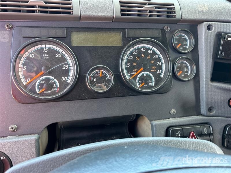 Freightliner Cascadia 125 6x4 T/A Sleeper Truck Tractor (Inoper Cavalos mecânicos