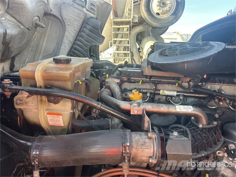 Freightliner Cascadia 125 6x4 T/A Sleeper Truck Tractor Седельные тягачи