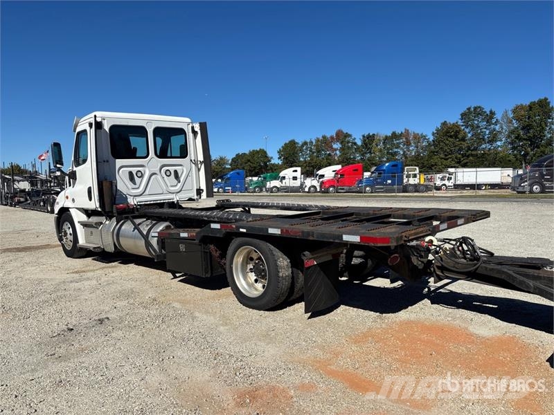 Freightliner Cascadia 113 Car Carrier Truck Camiões de Transporte Auto