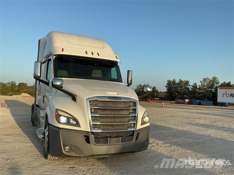 Freightliner Cascadia 126 6x4 T/A Sleeper Truck Tractor (Inoper Tegljači