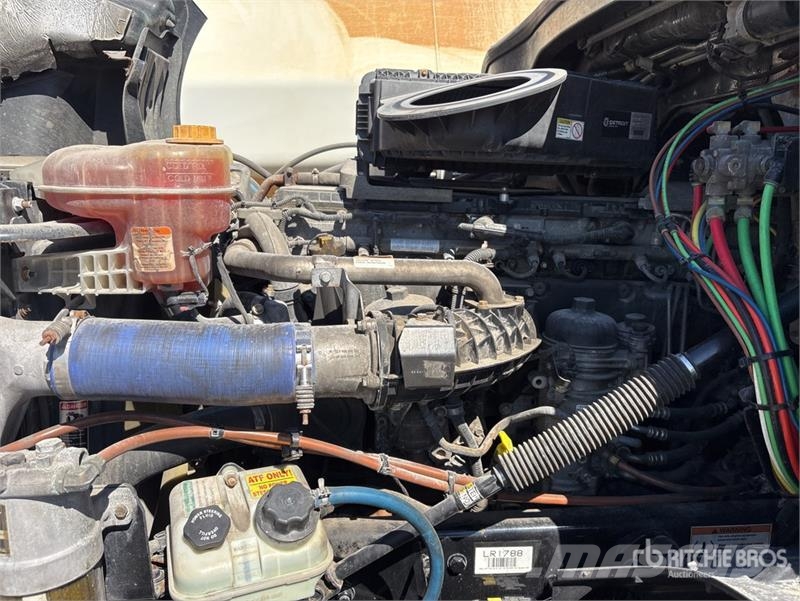 Freightliner Cascadia 126 6x4 T/A Sleeper Truck Tractor Седельные тягачи