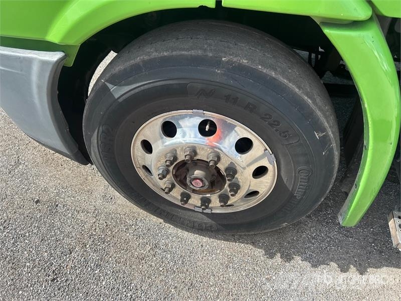 Freightliner Cascadia 113 中古トラクターヘッド | トレーラーヘッド