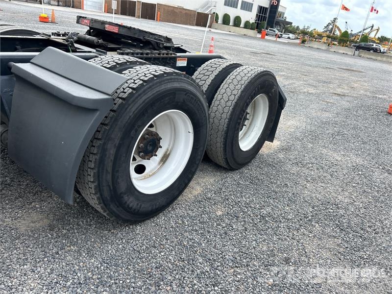 Freightliner Cascadia 126 6x4 T/A Sleeper Truck Tractor Nyergesvontatók