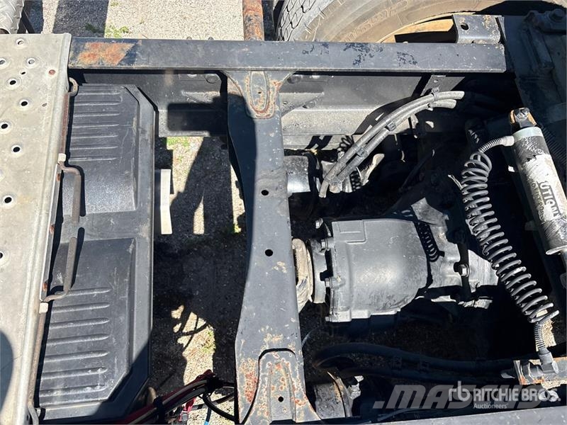 Freightliner Cascadia 125 6x4 T/A Sleeper Truck Tractor (Inoper Trekkvogner