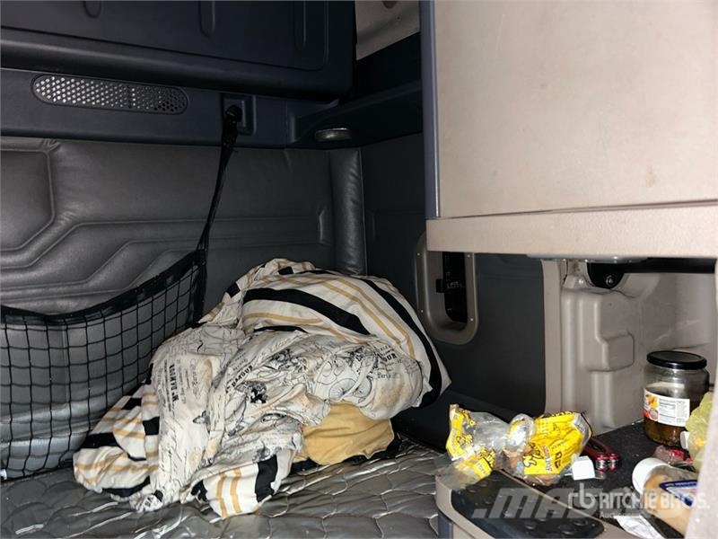 Freightliner Cascadia 125 6x4 T/A Sleeper Truck Tractor (Inoper Влекачи
