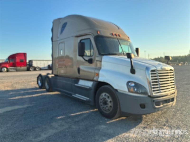 Freightliner Cascadia 125 6x4 T/A Sleeper Truck Tractor Vilcēji