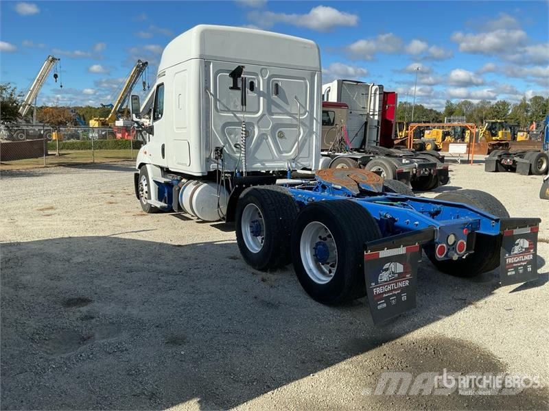 Freightliner Cascadia 113 Trekkers