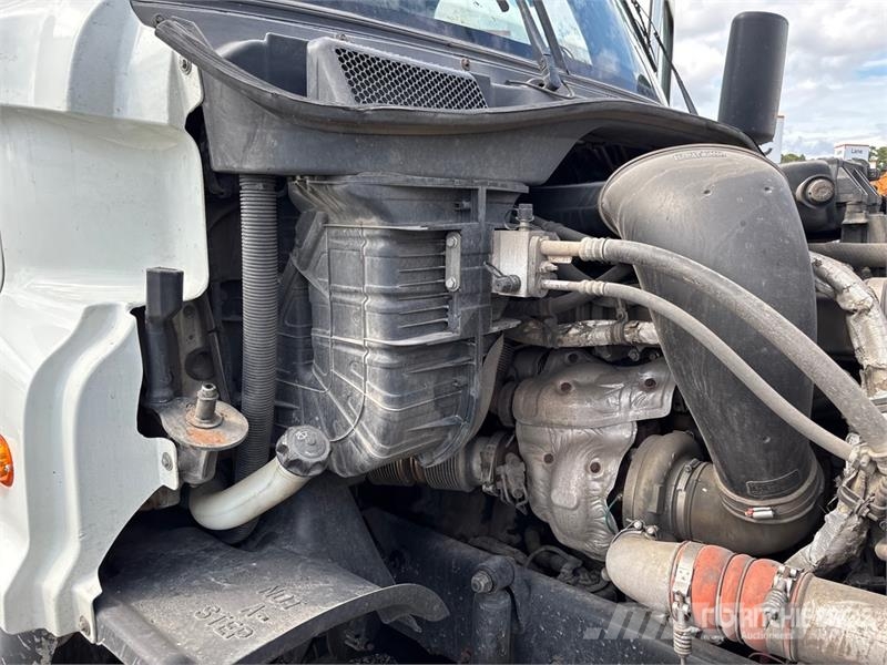 Freightliner Cascadia 125 6x4 T/A Sleeper Truck Tractor Naudoti vilkikai