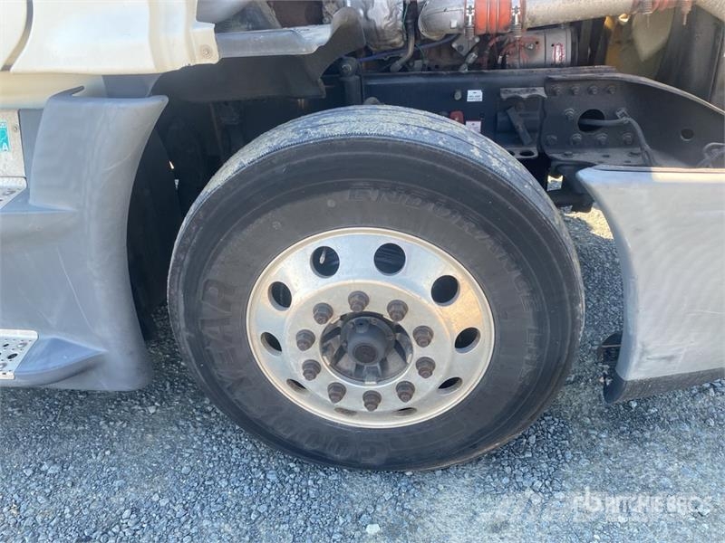 Freightliner Cascadia 125 6x4 T/A Sleeper Truck Tractor Cabezas tractoras