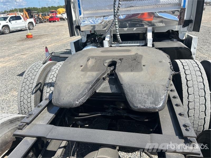 Freightliner Cascadia 125 6x4 T/A Sleeper Truck Tractor Nyergesvontatók