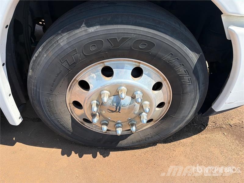 Freightliner Cascadia 113 6x4 Sleeper Car Carrier Truck Trasportatore per veicoli