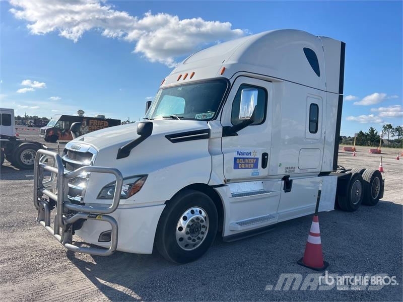 Freightliner Cascadia 126 6x4 T/A Sleeper Truck Tractor Sadulveokid