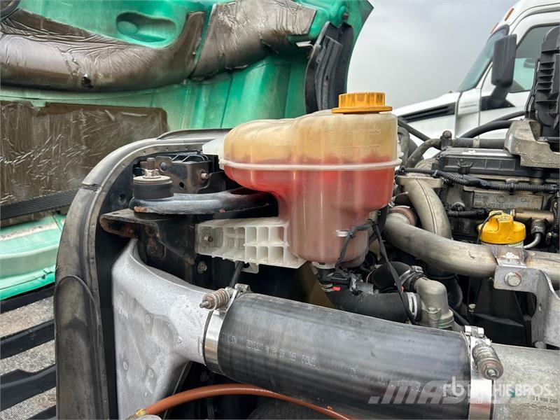 Freightliner Cascadia 126 6x4 T/A Sleeper Truck Tractor Vilcēji