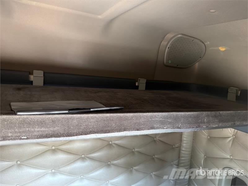 Freightliner Cascadia 113 6x4 Sleeper Car Carrier Truck Trasportatore per veicoli