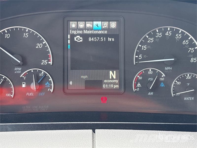 Freightliner Cascadia 126 6x4 T/A Sleeper Truck Tractor Naudoti vilkikai