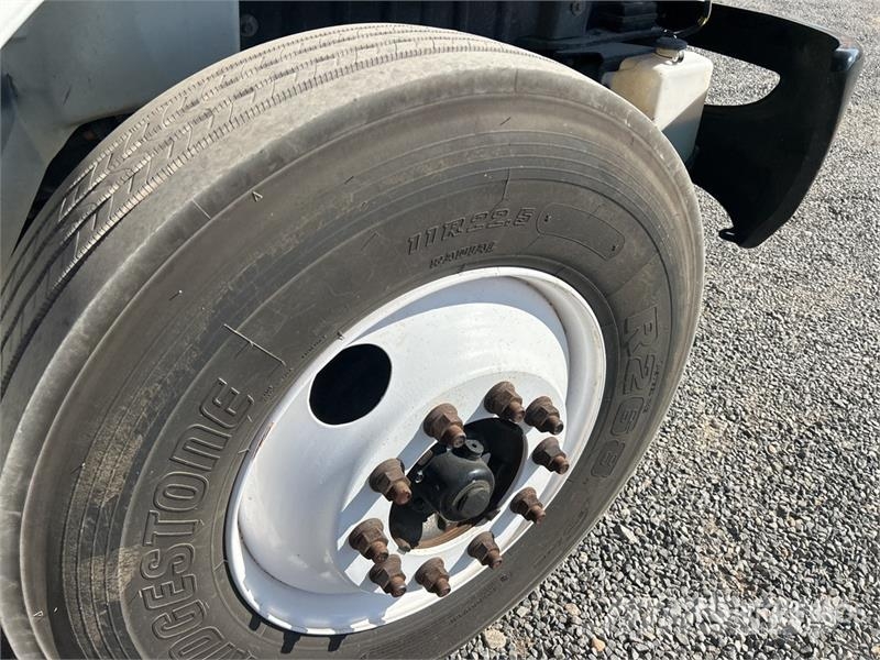 Freightliner Cascadia 126 탑차 트럭