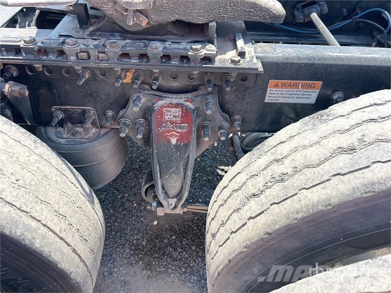 Freightliner Cascadia 126 6x4 T/A Sleeper Truck Tractor وحدات الجر