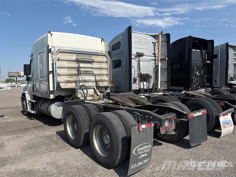 Freightliner Cascadia 125 6x4 T/A Sleeper Truck Tractor Tegljači