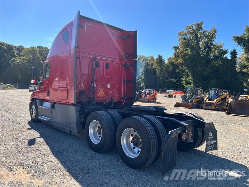 Freightliner Cascadia 125 6x4 T/A Sleeper Truck Tractor Sattelzugmaschinen