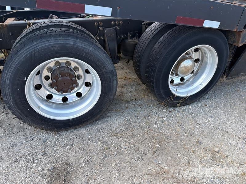 Freightliner Cascadia 113 6x4 Sleeper Car Carrier Truck Camiones portacoches