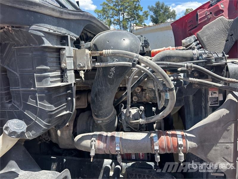 Freightliner Cascadia 113 Sadulveokid