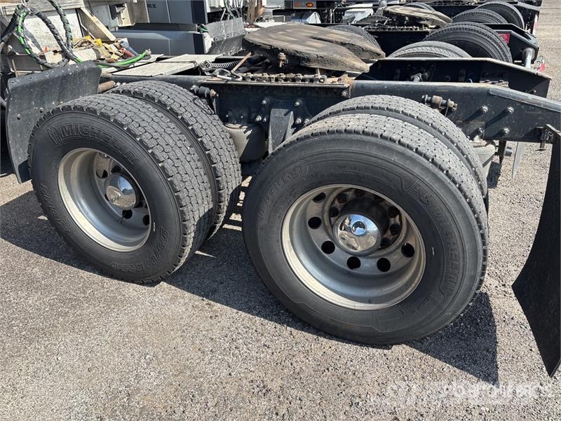 Freightliner Cascadia 125 6x4 T/A Sleeper Truck Tractor Tegljači