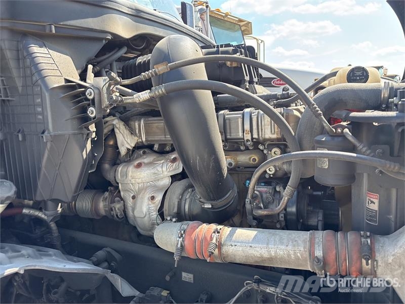 Freightliner Cascadia 126 6x4 T/A Sleeper Truck Tractor Tegljači