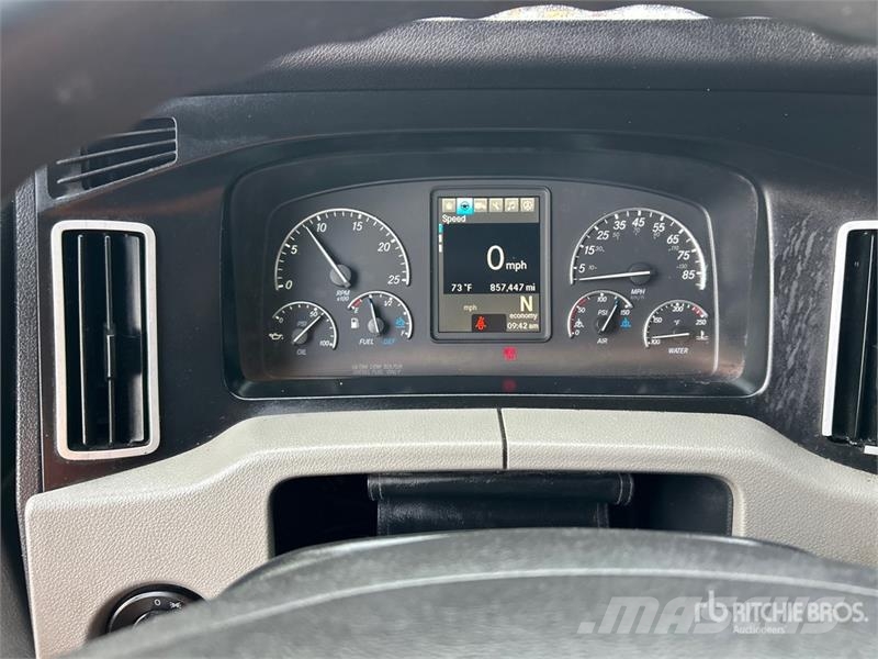 Freightliner Cascadia 126 6x4 T/A Sleeper Truck Tractor Vilcēji