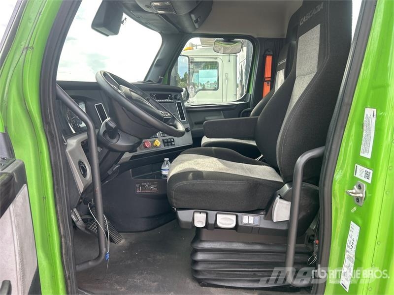 Freightliner Cascadia 116 Vilcēji