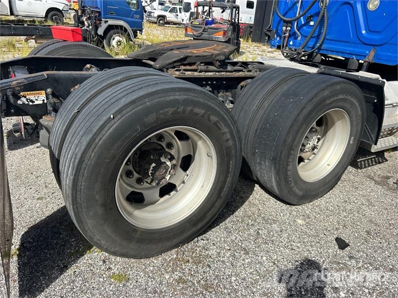 Freightliner Cascadia 125 6x4 T/A Sleeper Truck Tractor Sattelzugmaschinen