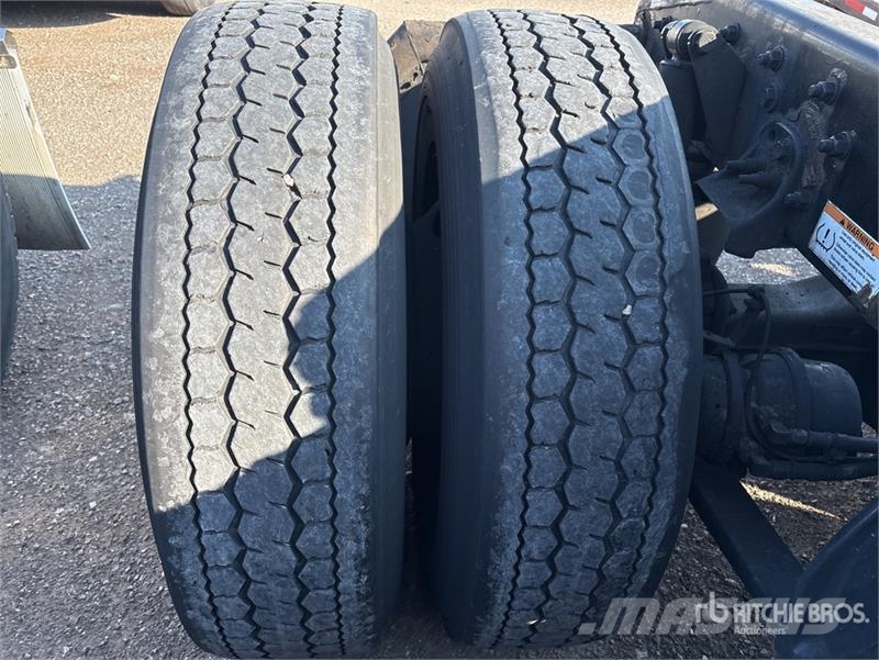 Freightliner Cascadia 126 6x4 T/A Sleeper Truck Tractor 트랙터 유닛