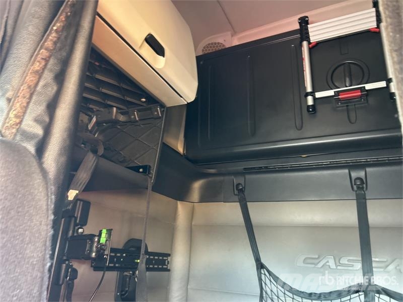 Freightliner Cascadia 126 6x4 T/A Sleeper Truck Tractor Trekkers