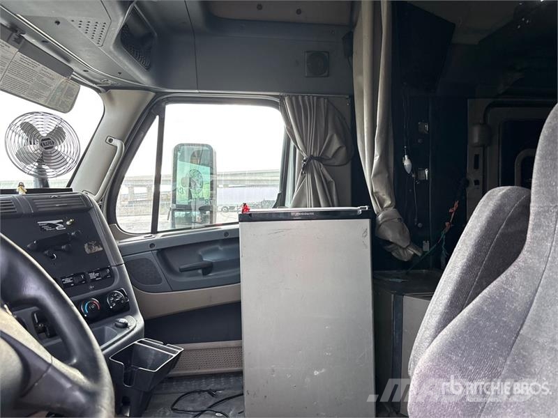 Freightliner Cascadia 125 6x4 T/A Sleeper Truck Tractor Sattelzugmaschinen