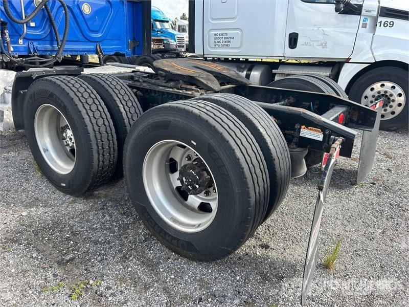Freightliner Cascadia 125 6x4 T/A Sleeper Truck Tractor Sattelzugmaschinen