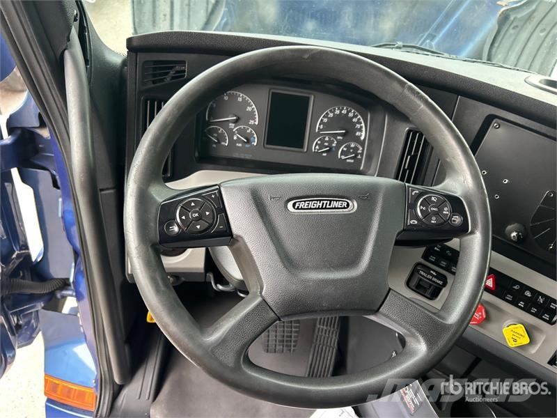 Freightliner Cascadia 126 6x4 T/A Sleeper Truck Tractor Tractor Units