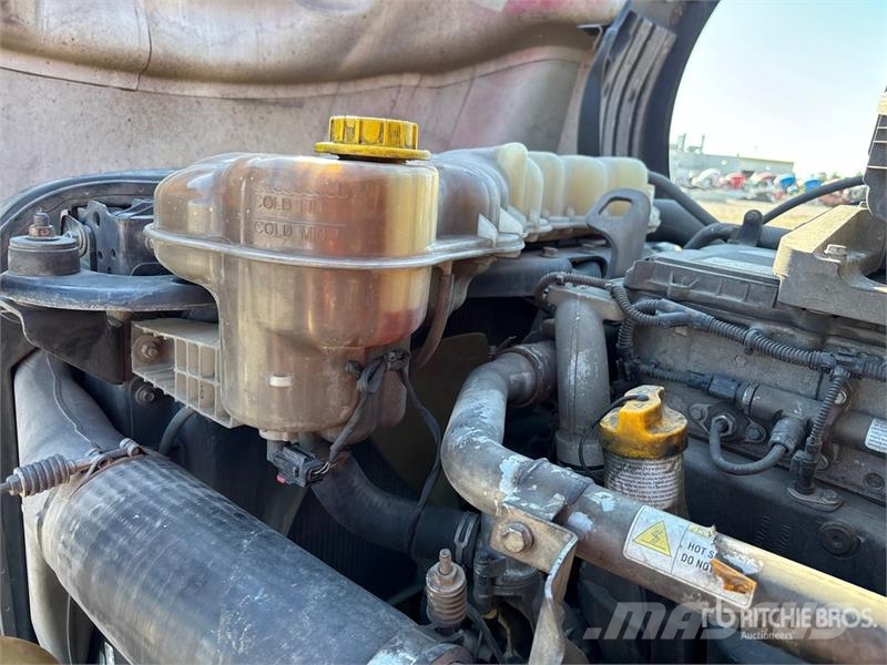 Freightliner Cascadia 126 6x4 T/A Sleeper Truck Tractor Sattelzugmaschinen