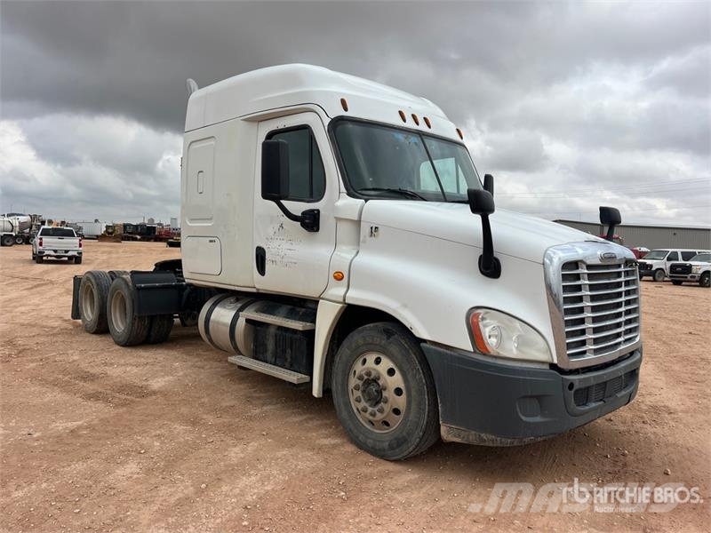 Freightliner Cascadia 125 6x4 T/A Sleeper Truck Tractor Sadulveokid