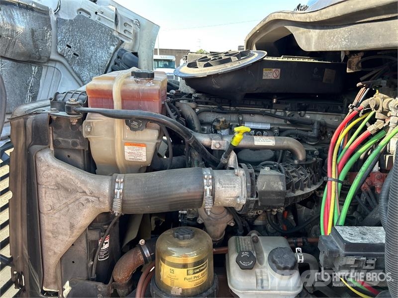 Freightliner Cascadia 113 T/A Car Carrier Truck Autoveokid