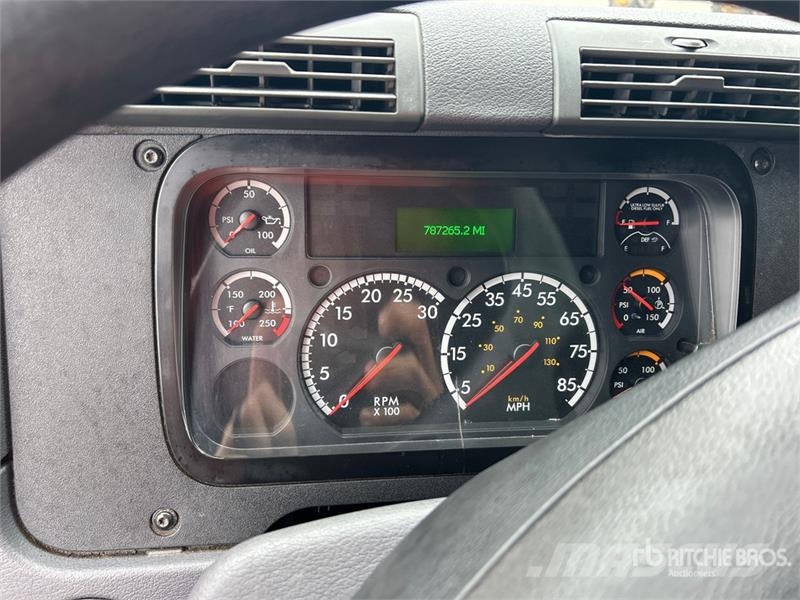 Freightliner Cascadia 125 6x4 T/A Sleeper Truck Tractor Vilcēji