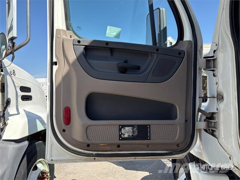 Freightliner Cascadia 125 6x4 T/A Sleeper Truck Tractor Sattelzugmaschinen