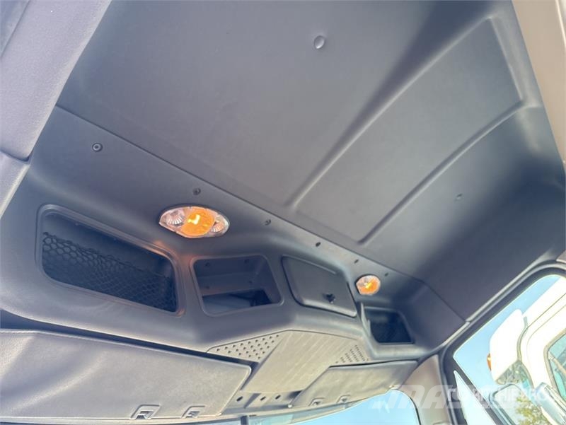 Freightliner Cascadia 113 Camiones portacoches